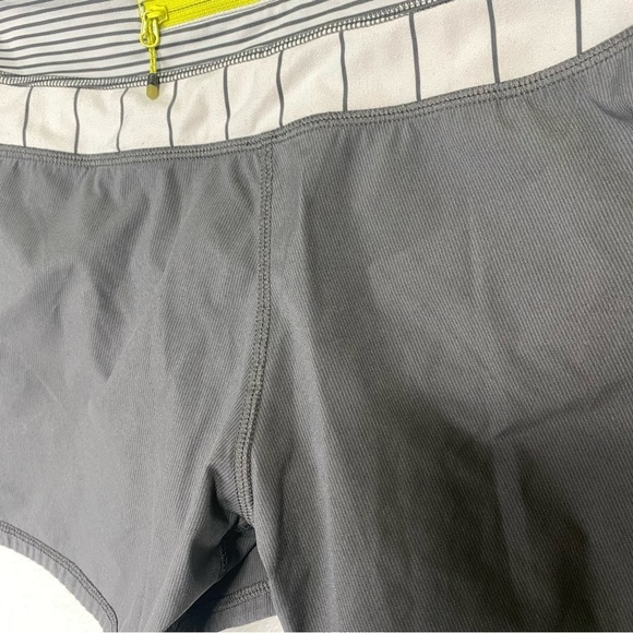 Lululemon Groovy Run Short Soot Light Slalom Stripe Angel Wing Size Size 4 - Picture 8 of 14
